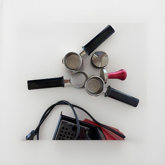 Gaggia Classic Espresso Machine SIN035R Red Excellent Condition w Portafilters - Picture 5 of 12